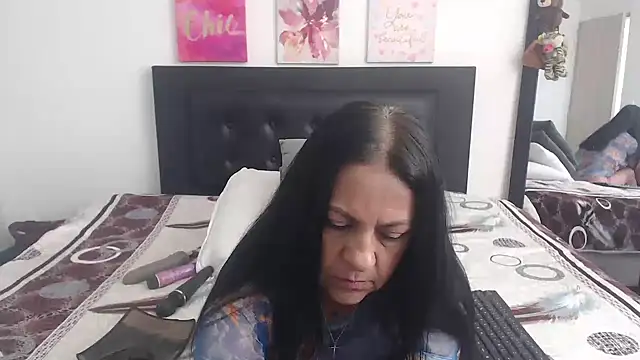 Snapshot of katiehotx chatting on 11/08/25, 07:34 katiehotx online show from 11/08/25, 07:34