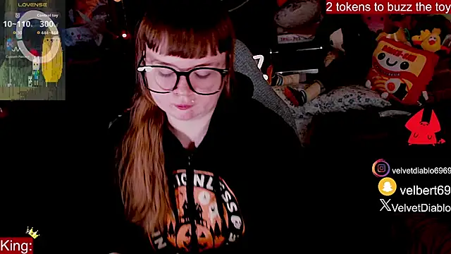 Snapshot of VelvetDiablo chatting on 04/23/26, 12:01 VelvetDiablo online show from 04/23/26, 12:01
