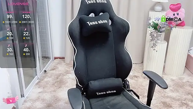 Snapshot of Happy_Kitty chatting on 02/16/25, 06:43 Happy Kitty online show from 02/16/25, 06:43