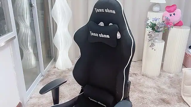 Snapshot of Happy_Kitty chatting on 03/03/25, 04:24 Happy Kitty online show from 03/03/25, 04:24