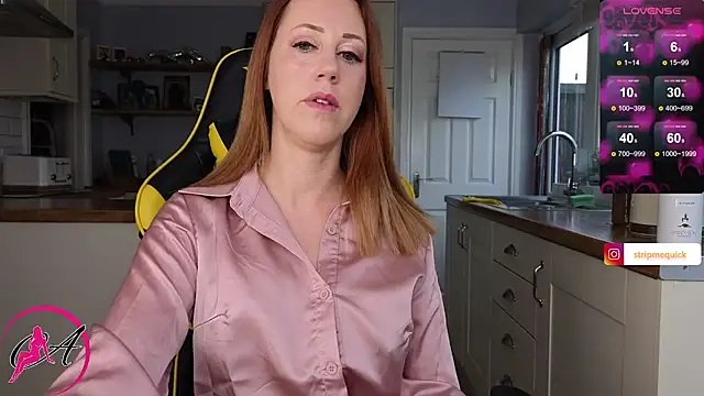 Snapshot of stripmequick chatting on 12/04/24, 01:42 stripmequick online show from 12/04/24, 01:42