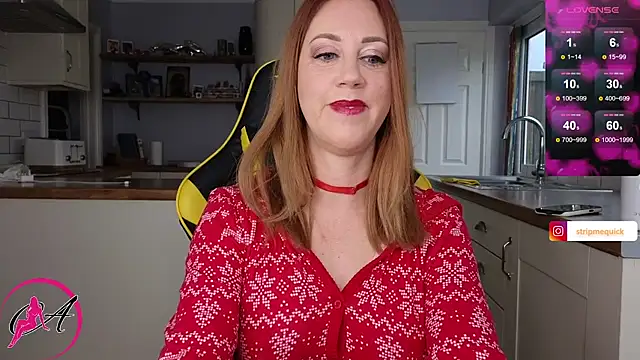 Snapshot of stripmequick chatting on 12/09/24, 10:11 stripmequick online show from 12/09/24, 10:11