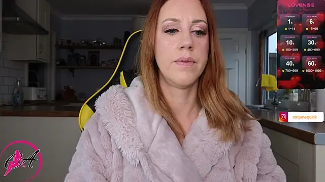 Snapshot of stripmequick chatting on 12/12/24, 10:24 stripmequick online show from 12/12/24, 10:24