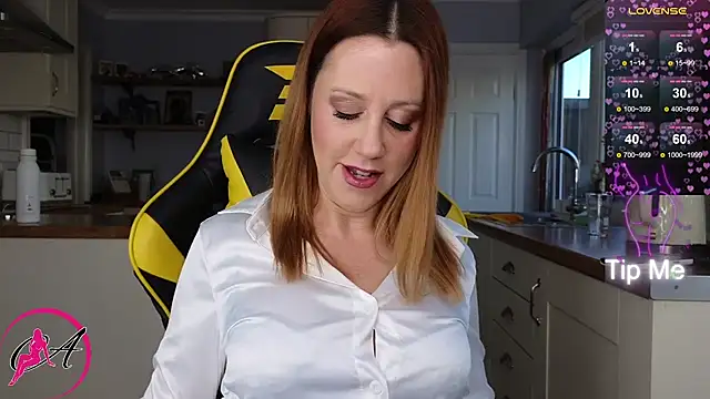 Snapshot of stripmequick chatting on 01/07/25, 10:54 stripmequick online show from 01/07/25, 10:54