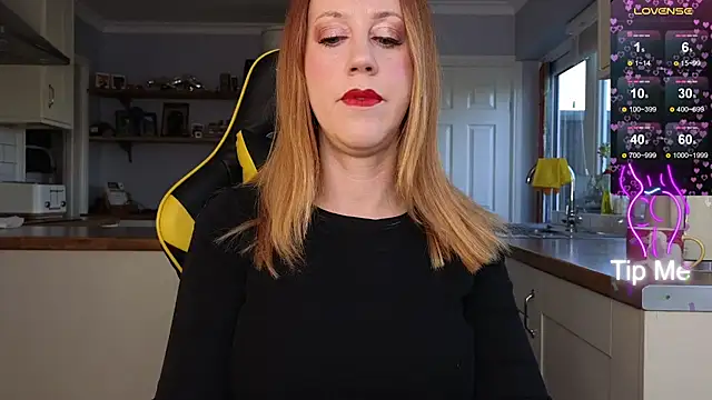 Snapshot of stripmequick chatting on 02/05/25, 10:41 stripmequick online show from 02/05/25, 10:41