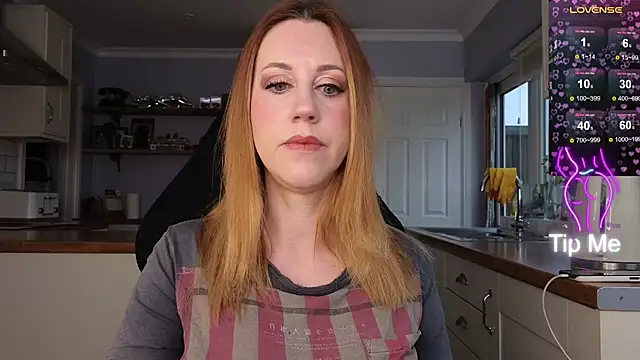 Snapshot of stripmequick chatting on 02/20/25, 10:27 stripmequick online show from 02/20/25, 10:27