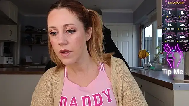 Snapshot of stripmequick chatting on 02/24/25, 10:26 stripmequick online show from 02/24/25, 10:26