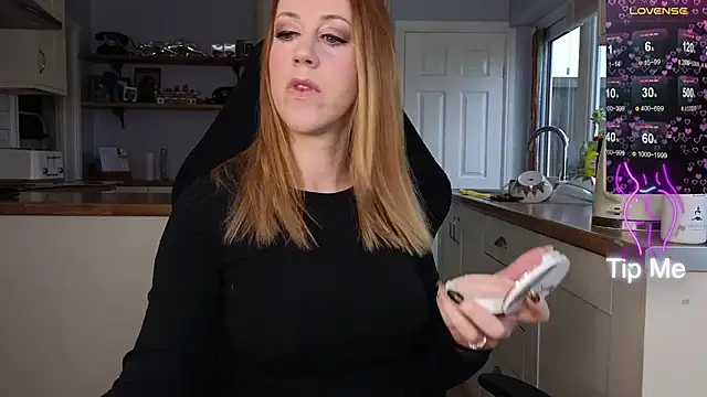 Snapshot of stripmequick chatting on 02/26/25, 09:32 stripmequick online show from 02/26/25, 09:32