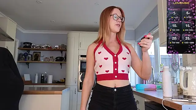 Snapshot of stripmequick chatting on 09/13/25, 01:33 stripmequick online show from 09/13/25, 01:33