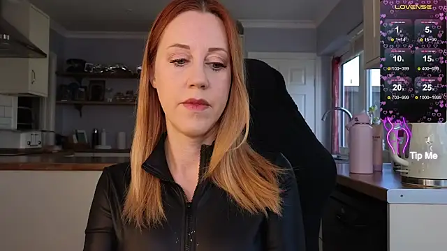 Snapshot of stripmequick chatting on 09/25/25, 09:24 stripmequick online show from 09/25/25, 09:24