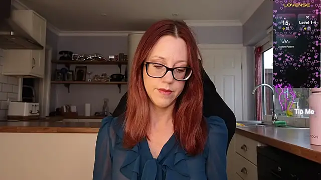 Snapshot of stripmequick chatting on 10/14/25, 09:21 stripmequick online show from 10/14/25, 09:21