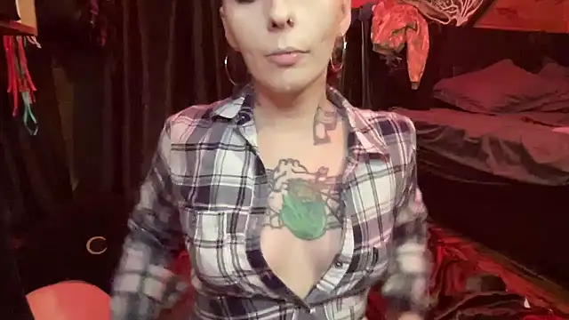 Snapshot of TeenyDoll chatting on 10/20/25, 01:17 TeenyDoll online show from 10/20/25, 01:17