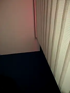 Snapshot of Roxxannne chatting on 12/18/25, 12:06 Roxxannne online show from 12/18/25, 12:06