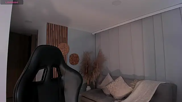 Snapshot of AnnieHallX chatting on 03/22/25, 12:49 AnnieHallX online show from 03/22/25, 12:49