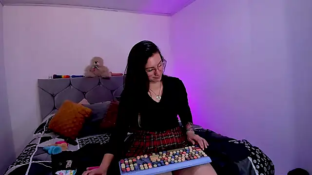 vanessabrown  online show from 09/29/25, 06:35