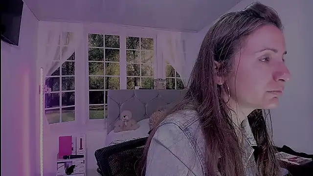 vanessabrown  online show from 04/04/26, 12:46