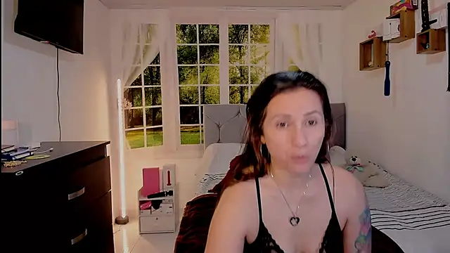 vanessabrown  online show from 07/07/26, 04:00
