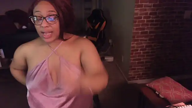 Snapshot of EntitledMistress chatting on 12/20/24, 09:32 EntitledMistress online show from 12/20/24, 09:32