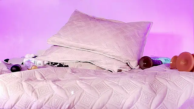 sofi decker online show from 02/16/25, 06:21