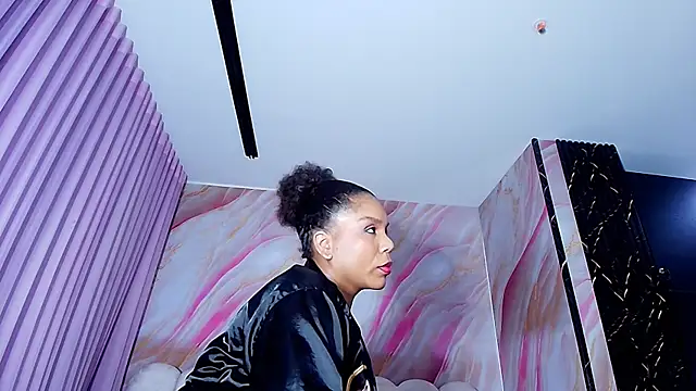 sofi decker online show from 05/01/26, 03:22