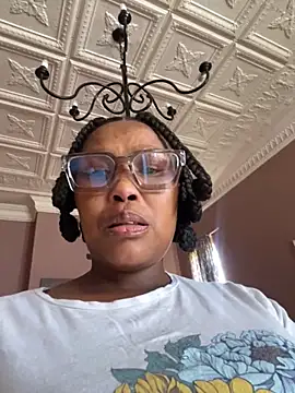 Snapshot of BADFATASS85 chatting on 12/04/25, 11:52 BADFATASS85 online show from 12/04/25, 11:52