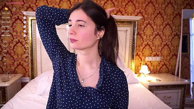 Holla Molly online show from 02/13/25, 12:32