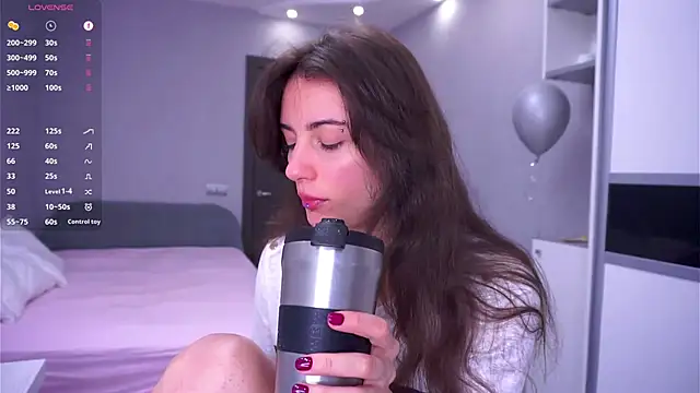 Holla Molly online show from 04/16/26, 06:14