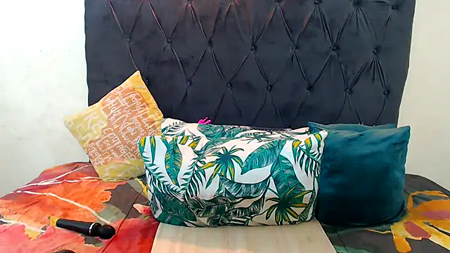 Snapshot of AvaOcean chatting on 10/14/25, 09:59 AvaOcean online show from 10/14/25, 09:59