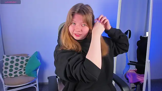 Snapshot of Vivian_cutie chatting on 02/05/25, 03:31 Vivian cutie online show from 02/05/25, 03:31