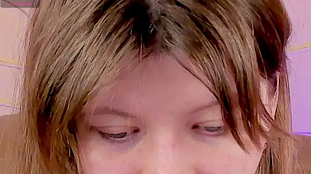 Snapshot of Vivian_cutie chatting on 03/08/25, 10:32 Vivian cutie online show from 03/08/25, 10:32