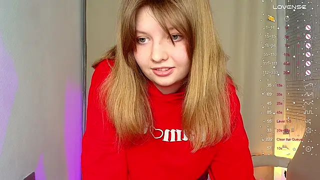 Snapshot of Vivian_cutie chatting on 03/09/25, 04:55 Vivian cutie online show from 03/09/25, 04:55