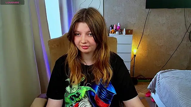 Snapshot of Vivian_cutie chatting on 09/17/25, 01:35 Vivian cutie online show from 09/17/25, 01:35