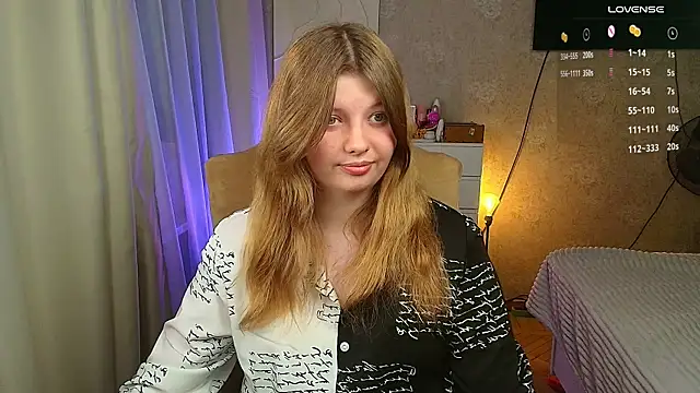 Snapshot of Vivian_cutie chatting on 10/17/25, 03:47 Vivian cutie online show from 10/17/25, 03:47