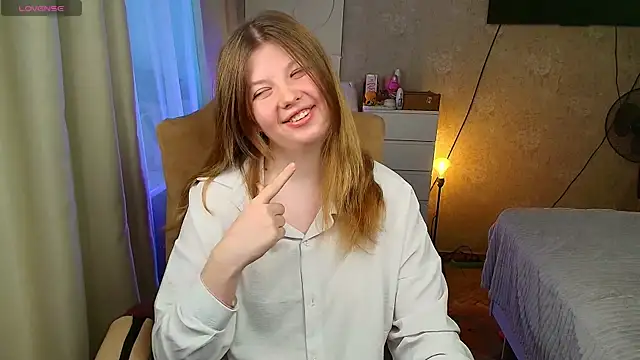 Snapshot of Vivian_cutie chatting on 11/16/25, 12:33 Vivian cutie online show from 11/16/25, 12:33