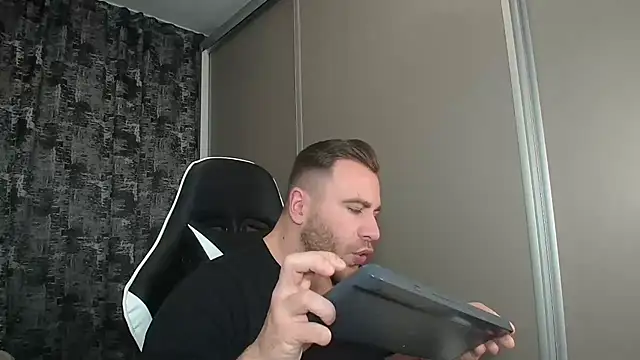 Thori92 online show from 01/12/25, 01:37