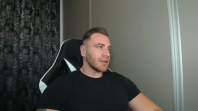 Snapshot of Thori92 chatting on 07/19/26, 01:15 Thori92 online show from 07/19/26, 01:15