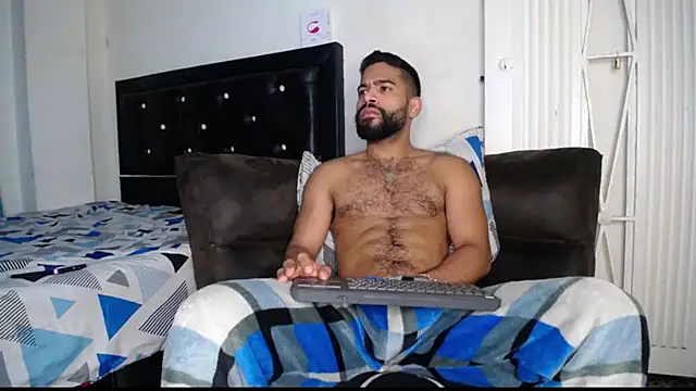 sweatyhairypig23 online show from 03/13/25, 01:43