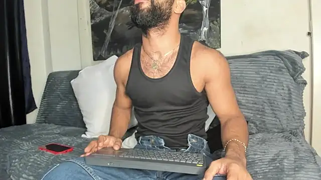 sweatyhairypig23 online show from 10/05/25, 06:12