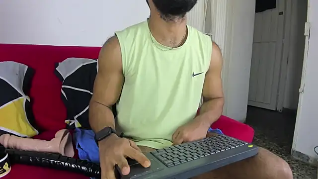 sweatyhairypig23 online show from 03/12/26, 12:06