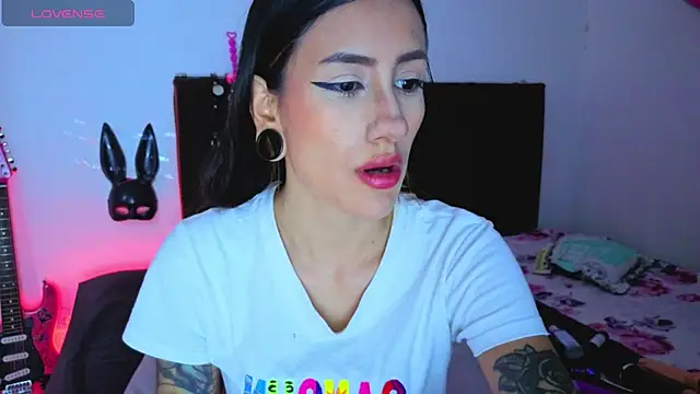 I am kim online show from 03/18/26, 12:47