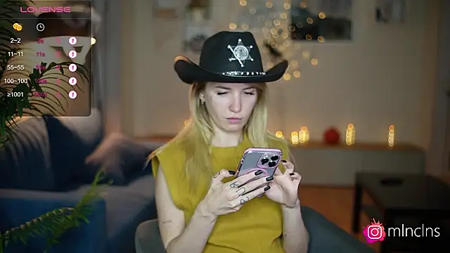 melanielwithu online show from 10/30/25, 03:35