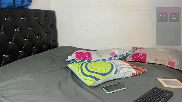 meelisaa online show from 11/12/25, 03:29