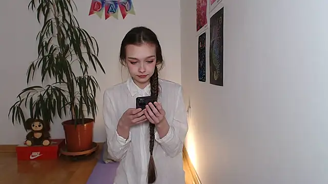 Snapshot of Michelle_Melnss chatting on 01/17/25, 05:32 Michelle Melnss online show from 01/17/25, 05:32