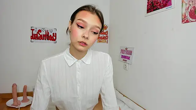 Snapshot of Michelle_Melnss chatting on 07/15/26, 02:33 Michelle Melnss online show from 07/15/26, 02:33