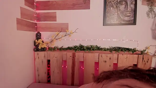 llanna  online show from 04/13/26, 05:18