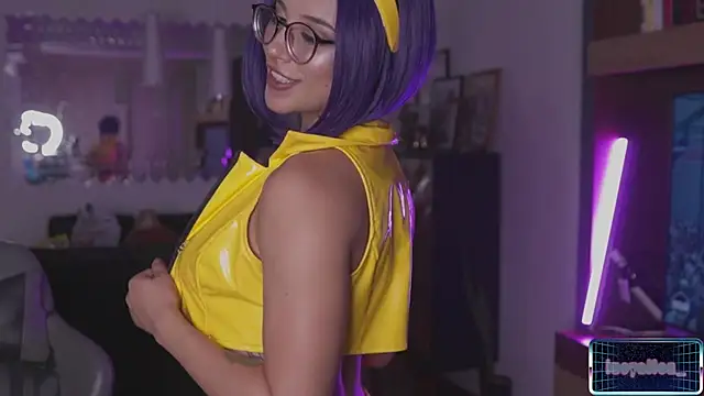 Snapshot of LucyAllenX chatting on 12/08/24, 04:25 LucyAllenX online show from 12/08/24, 04:25