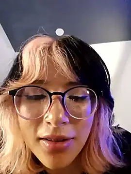 Snapshot of LucyAllenX chatting on 01/04/25, 07:34 LucyAllenX online show from 01/04/25, 07:34