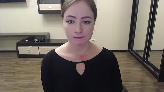 Snapshot of Laralianna chatting on 12/11/24, 01:17 Laralianna online show from 12/11/24, 01:17