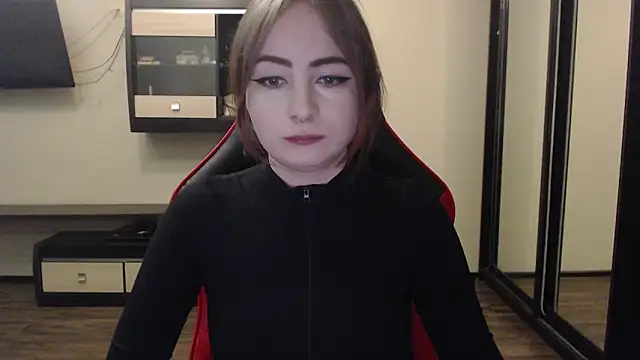 Snapshot of Laralianna chatting on 01/10/25, 01:21 Laralianna online show from 01/10/25, 01:21