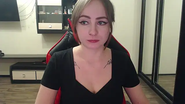 Snapshot of Laralianna chatting on 02/23/25, 05:29 Laralianna online show from 02/23/25, 05:29